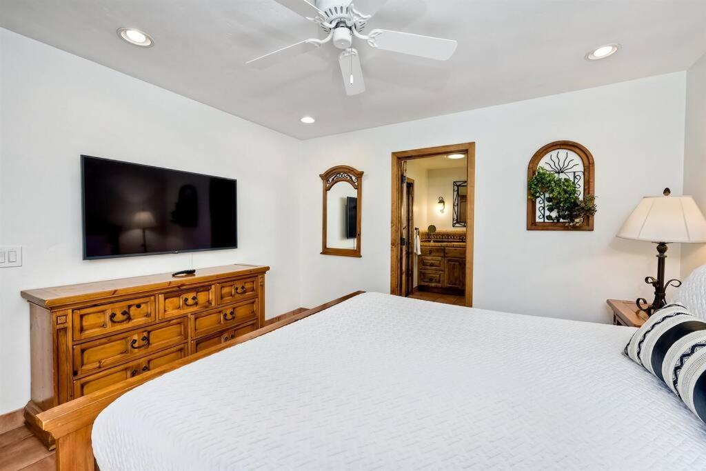 Great Group Retreat! Hacienda Decor, Spacious Floor Plan, Private Backyard Carlsbad Extérieur photo