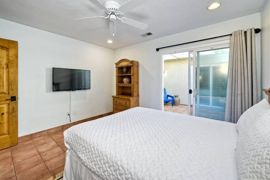 Great Group Retreat! Hacienda Decor, Spacious Floor Plan, Private Backyard Carlsbad Extérieur photo