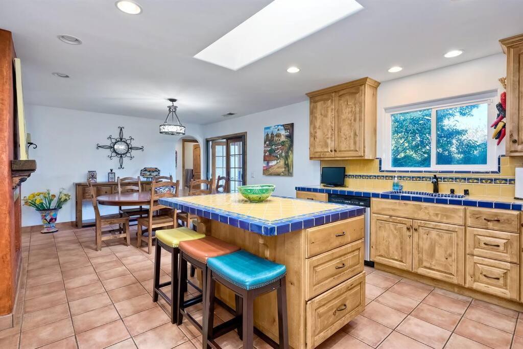 Great Group Retreat! Hacienda Decor, Spacious Floor Plan, Private Backyard Carlsbad Extérieur photo