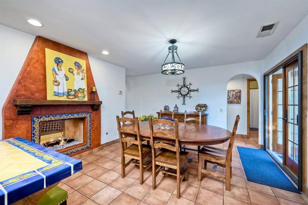 Great Group Retreat! Hacienda Decor, Spacious Floor Plan, Private Backyard Carlsbad Extérieur photo