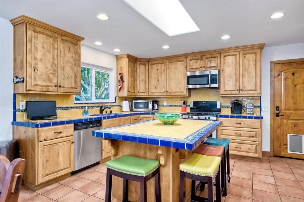 Great Group Retreat! Hacienda Decor, Spacious Floor Plan, Private Backyard Carlsbad Extérieur photo